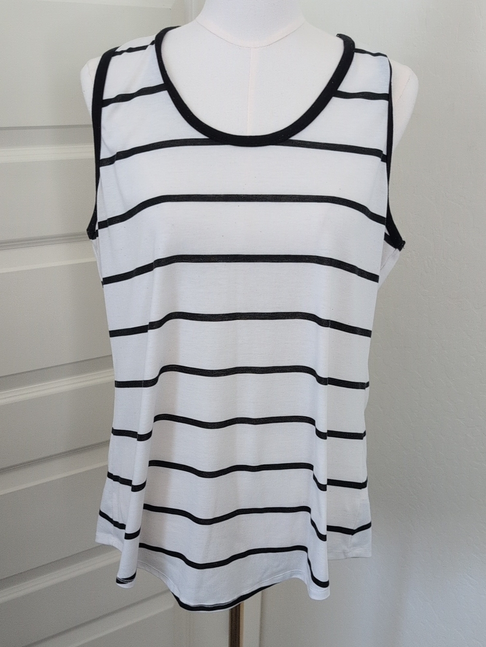 LULAROE White Tank Top with Black Horizontal Stripes Curved Hem Plus Size 2X